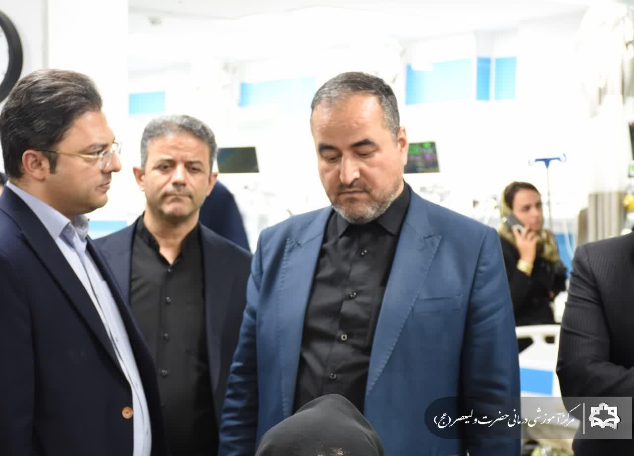 عیادت فرماندار اراک و رئیس بیمارستان از مصدومان حادثه تصادف زائران اربعین